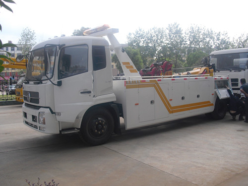 東風天錦8噸拖吊聯(lián)體清障車（國四）