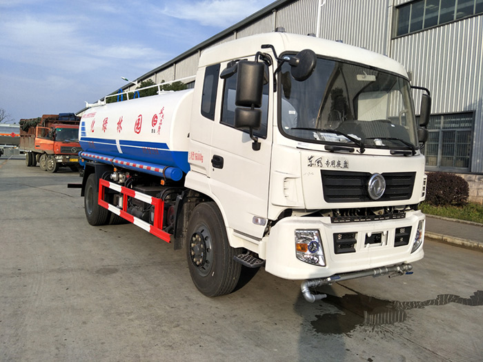 東風專用底盤灑水車