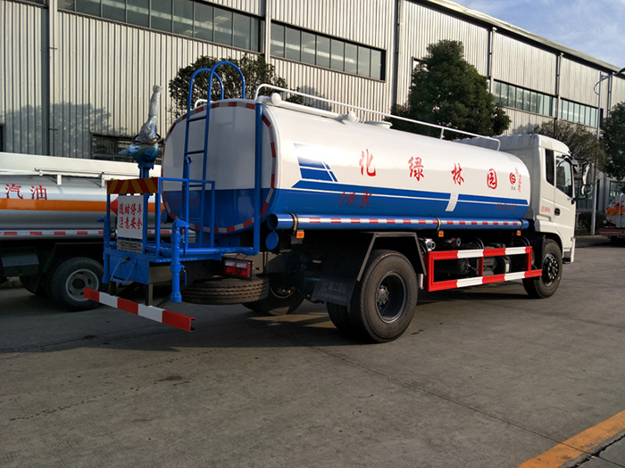 東風專用底盤灑水車