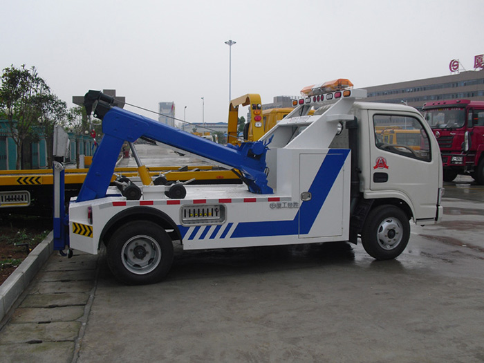 東風(fēng)多利卡D6一拖一清障車(chē)