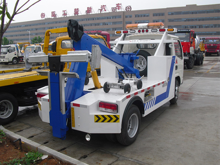 東風(fēng)多利卡D6一拖一清障車(chē)